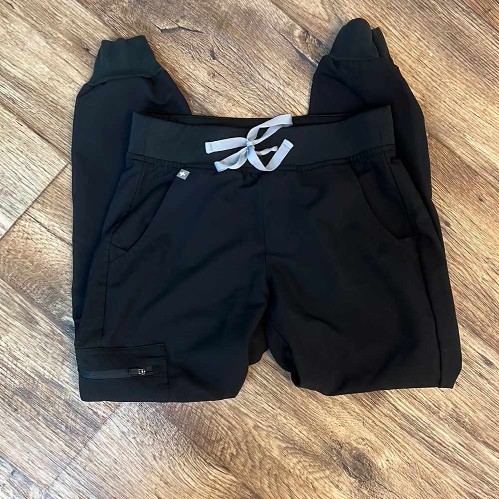 XS petite FIGS scrub bottoms